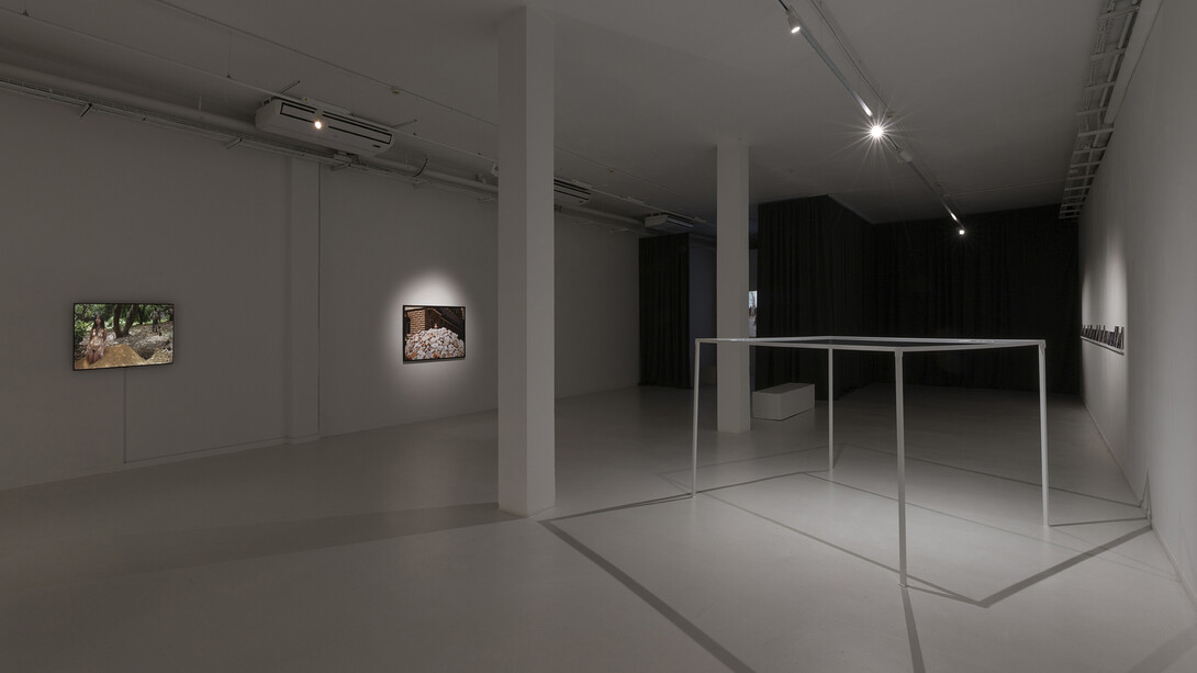 Regina José Galindo, Glass ceiling, exhibition view. Courtesy of ADN Galeria. Photo by Roberto Ruiz