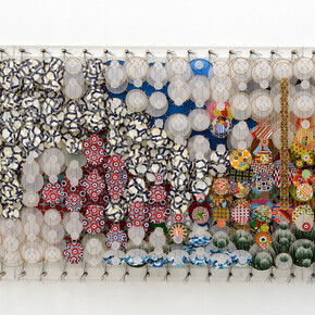 Jacob Hashimoto, The clearing,
2015,
107 x 180 x 20 cm,
bambù, dacron, carta, nylon, acrilico e
pigmenti / bamboo, dacron, paper, nylon,
acrylic and pigments, foto Michele Alberto Sereni, courtesy Studio la Città