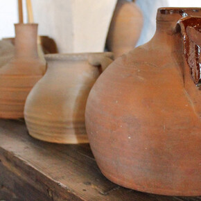 Cocina popular, Exhibition view. Courtesy of Museo Unicaja de Artes y Costumbres Populares