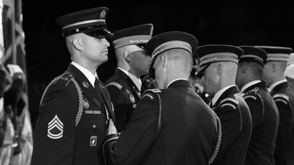 Eso no sería necesario, él ya había decidido dejar el uniforme