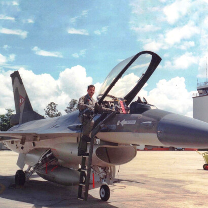 Guillermo Beltrán Vielma ("Manta"), piloto de combate venezolano subiendo al F16