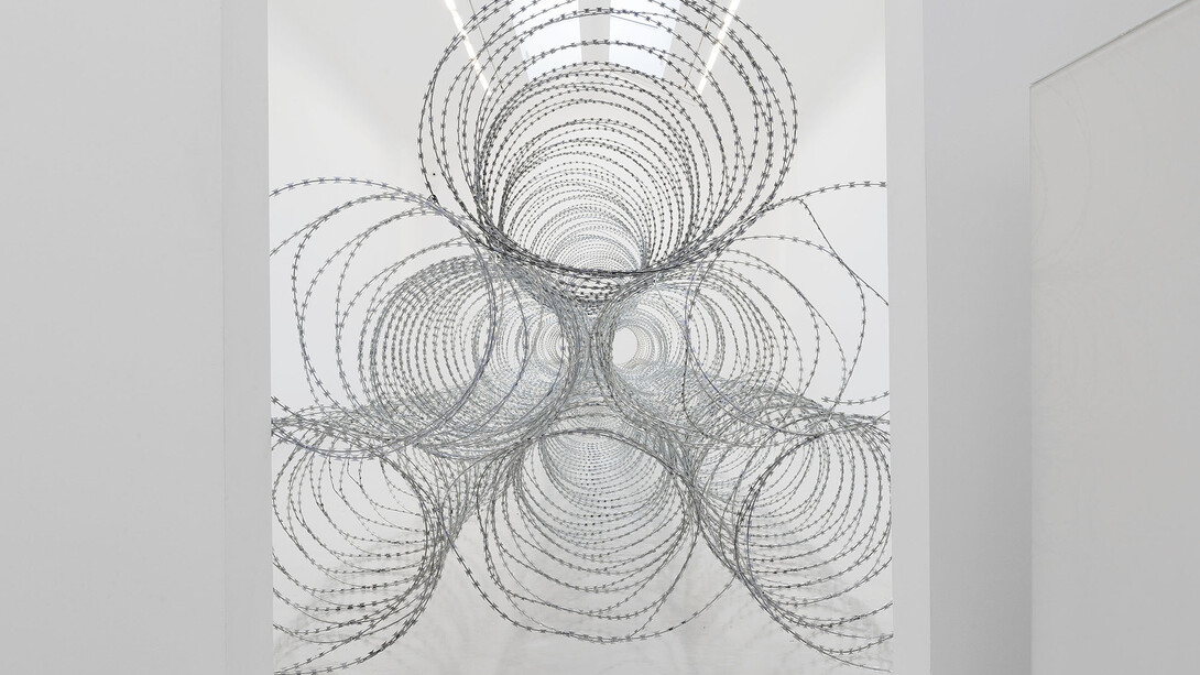 View of the exhibition Gianni Motti “Draft” Galerie Perrotin Paris from October 22 to December 19, 2015. “Draft”, 2015, razor barbed wire, Photo: Claire Dorn, Courtesy Galerie Perrotin