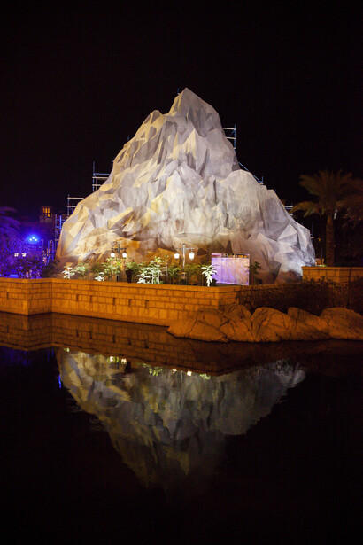 Yazan Khalili, The Island (installation view) at Art Dubai 2015, Courtesy Absolut