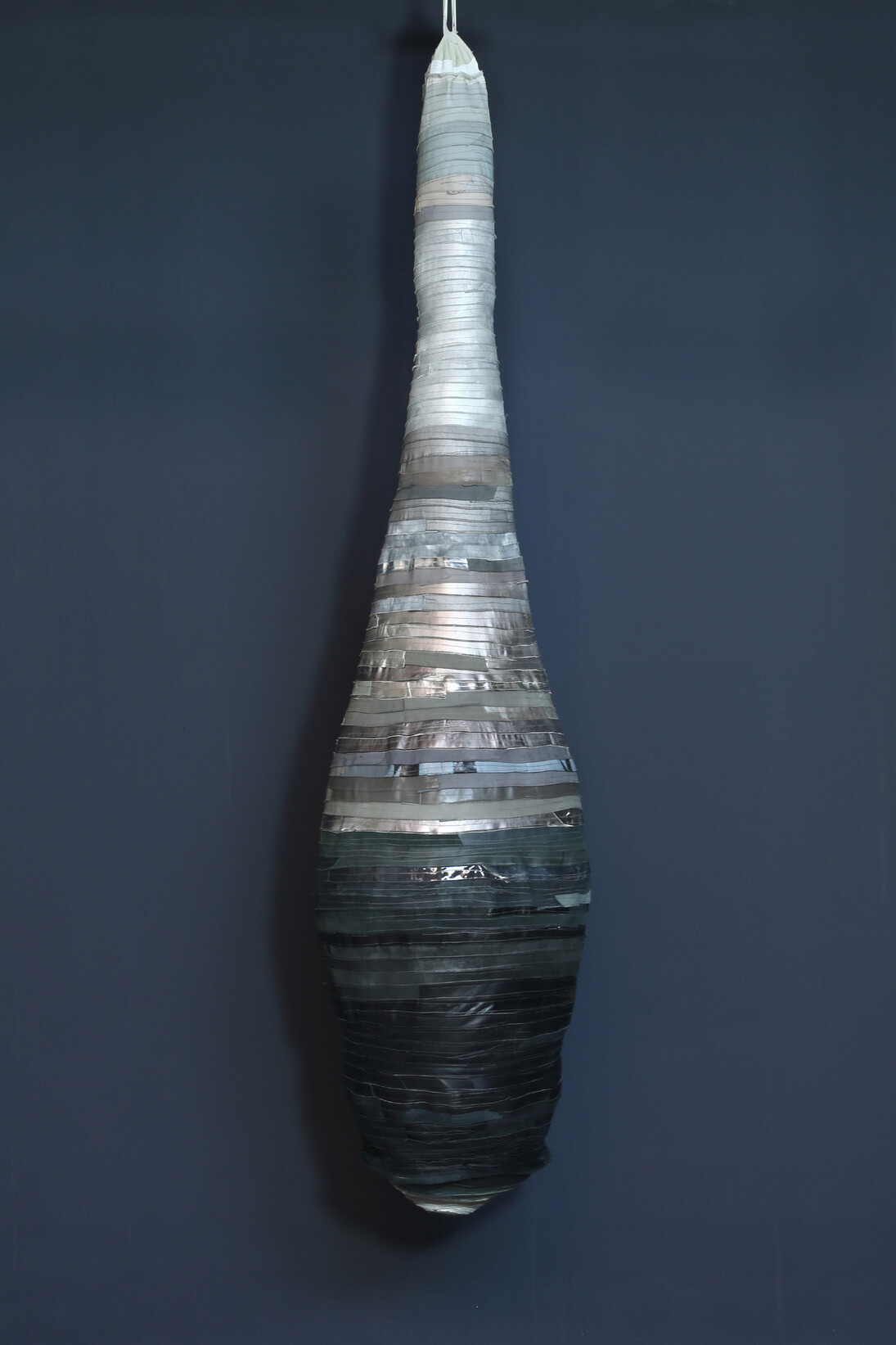 Milena Altini, waiting souls, 2015
pelli di vitello e di agnello, ferro, dimensioni ambientali
dettaglio dell’installazione - courtesy: l’artista
