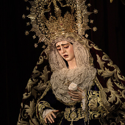 Escultura de la Virgen Dolorosa, la advocación destaca el sentimiento de dolor de la madre ante el sufrimiento de su hijo