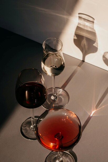 La cultura del vino era così radicata che il dio Bacco, divinità del vino e del piacere, era largamente venerato, e i Baccanali celebravano la gioia e l'ebbrezza del vino