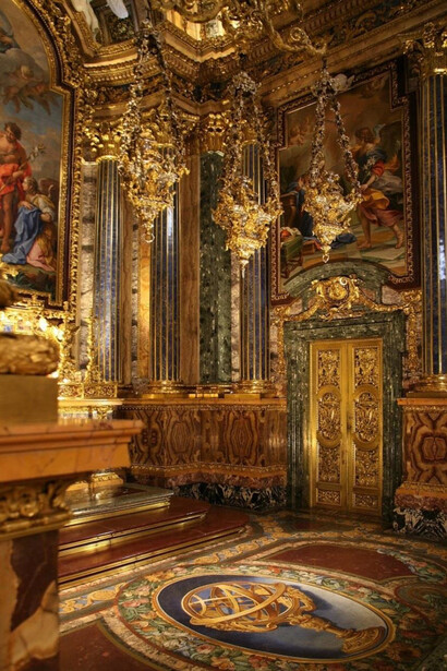 Igreja de São Roque, Lisboa, esfera armilar no chão da Capela de São João Baptista