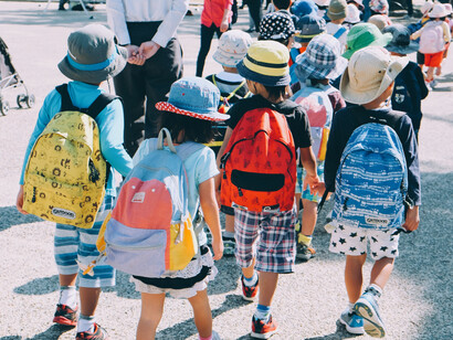 Scuola elementare: si apprende a leggere ed a scrivere. L'incomprensione di un testo anche semplice è totale