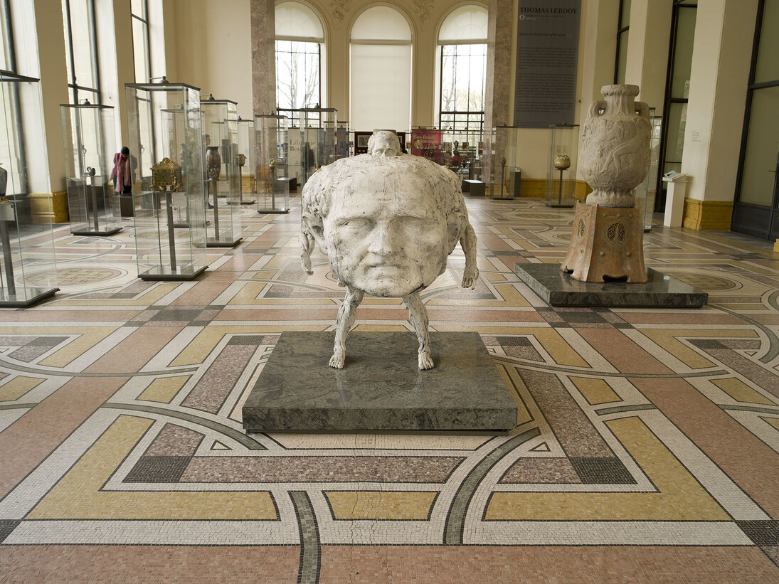 Thomas Lerooy, Need in Me, 2010, Bronze, patine de ciment, 80 x 113 x 142 cm © Bertrand Huet - Tutti Images, Courtesy Galerie Nathalie Obadia, Paris/Bruxelles