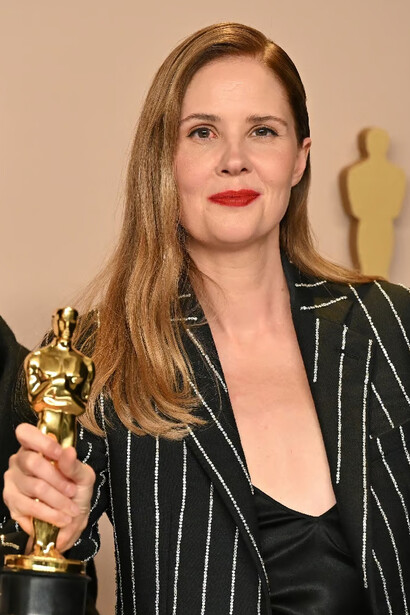 Anatomia de uma Queda combina um presente clínico com flashbacks nervosos para criar uma narrativa que confunde e fascina o espectador. Vencedora da estatueta de Melhor Roteiro Original no Oscar 2024