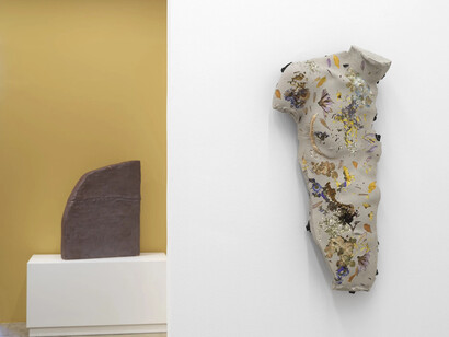 Various artists, Golden veins. The art of kintsugi and transformation, exhibition view. Courtesy of Alison Bradley Projects