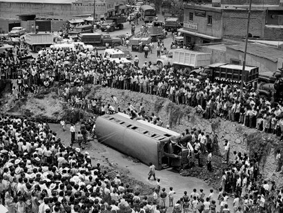 Enrique Metinides; Autobús volcado, México
