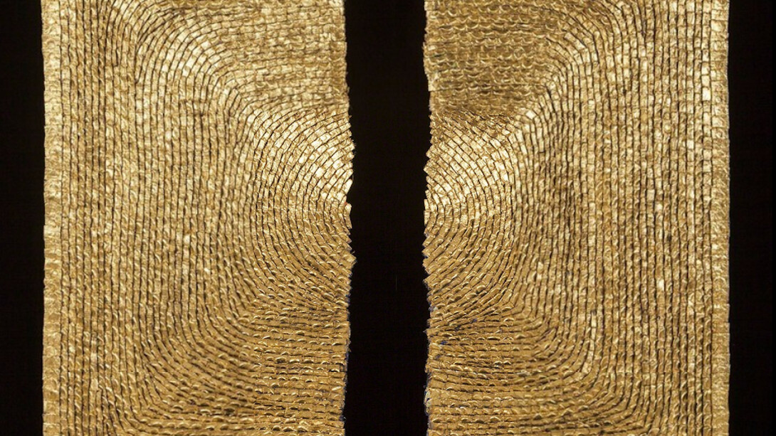 Olga de Amaral, Dos mitades II, 2011. Courtesy of  Galerie Agnès Monplaisir