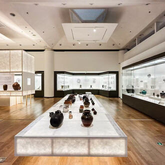 Clay and the Myriad: modern chinese folk ceramics exhibition, exhibition view. Courtesy of Tsinghua University Art Museum