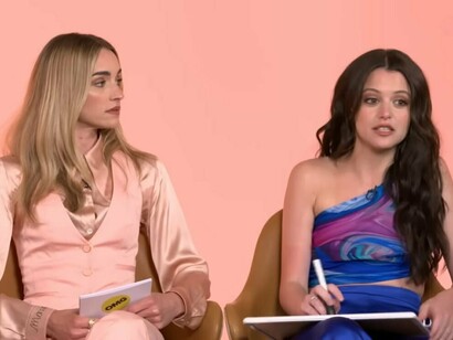 Elenco da série em ação promocional. A depressão é outro tema fundamental. Georgia apresenta sintomas claros, tristeza profunda, irritabilidade, comportamentos de risco, mas nega-se a reconhecer o diagnóstico. Ginny, por sua vez, alterna momentos de grande energia com fases de esgotamento emocional, típicas de transtorno de humor


