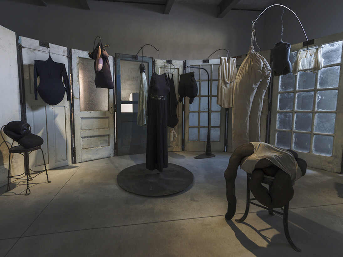 Louise Bourgeois, Cell (Clothes), 1996. Courtesy of Fondazione Prada