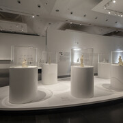 White and all China dehua ceramics exhibition, exhibition view. Courtesy of Tsinghua University Art Museum