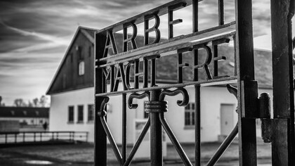 «Arbeit macht frei» en Dachau