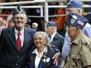 Excombatientes celebrando el acto del 1 de diciembre en 2011