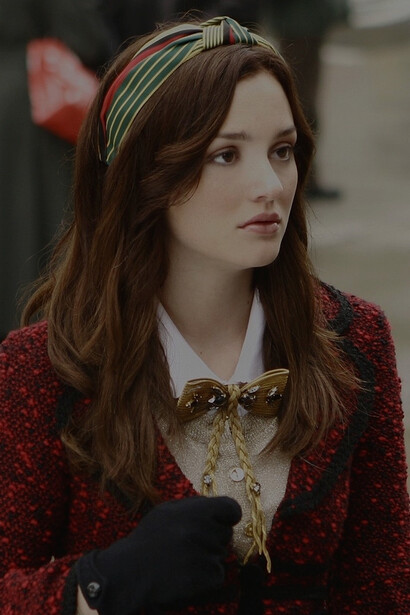 Within a captivating 'Gossip Girl' episode, Leighton Meester dons Blair Waldorf's signature headbands, bringing the character's iconic style to vibrant life