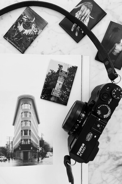 Poeta e dramaturgo portugués faz bricolagem de fotografias para a escrita de verbetes de um dicionário visual