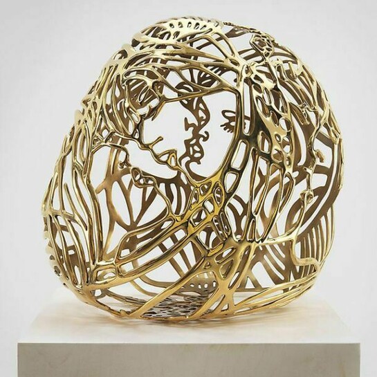 Ghada Amer, Baisers #1, 2012, gold plated bronze, 22.5 x 16 x 20 inches. Courtesy of the artist and Kukje Gallery, Seoul / Tina Kim Gallery, New York © Christopher Burke Studios