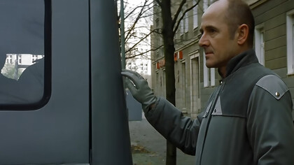In 1984 East Germany, a secret police agent surveils a writer and his lover, but gradually becomes increasingly drawn into their lives