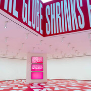 Barbara Kruger, Another day. Another night, vista de exhibición. Cortesía del Museo Guggenheim Bilbao