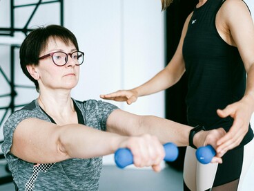 A woman working on posture and upper-body strength, symbolizing the importance of maintaining functional fitness during menopause