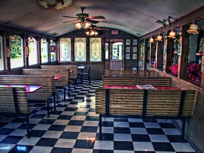 Interior de trolley pizza,1950. Fotografía de Liz West, EE. UU.