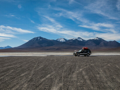Despite belonging to the town of Uyuni, the salt falts are a long drive away, Potosí, Bolivia