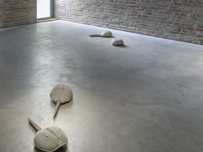 400 Million Years, Exhibition view. Courtesy of König Galerie