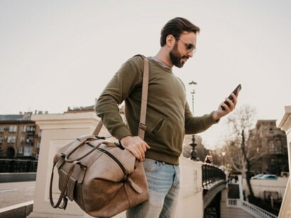 ¿Echamos de menos al ser amado o lo que en realidad extrañamos es a la persona del espejo que irradiaba felicidad y planes de futuro en tecnicolor?  
