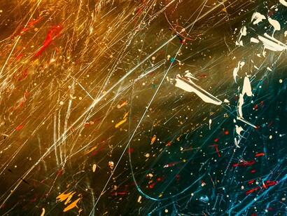 Tecniche come la meditazione, il respiro consapevole e la connessione con la natura possono rafforzare e purificare l’aura