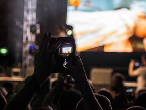 Andare a cercare se avete messo like qui, o di là o in un qualunque contesto, non mi appartiene