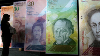 Venezuela. Billetes de bolívares a tamaño gigante