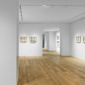 Emilio Isgrò, Rosso Shakespeare, exhibition view. Courtesy of Tornabuoni Art