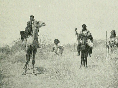 Guerreros tuareg a camello en el desierto, ribera del Níger 1896