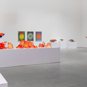 Dale Chihuly, Chihuly: four decades of iconic work, exhibition view. Courtesy of Leila Heller Gallery 