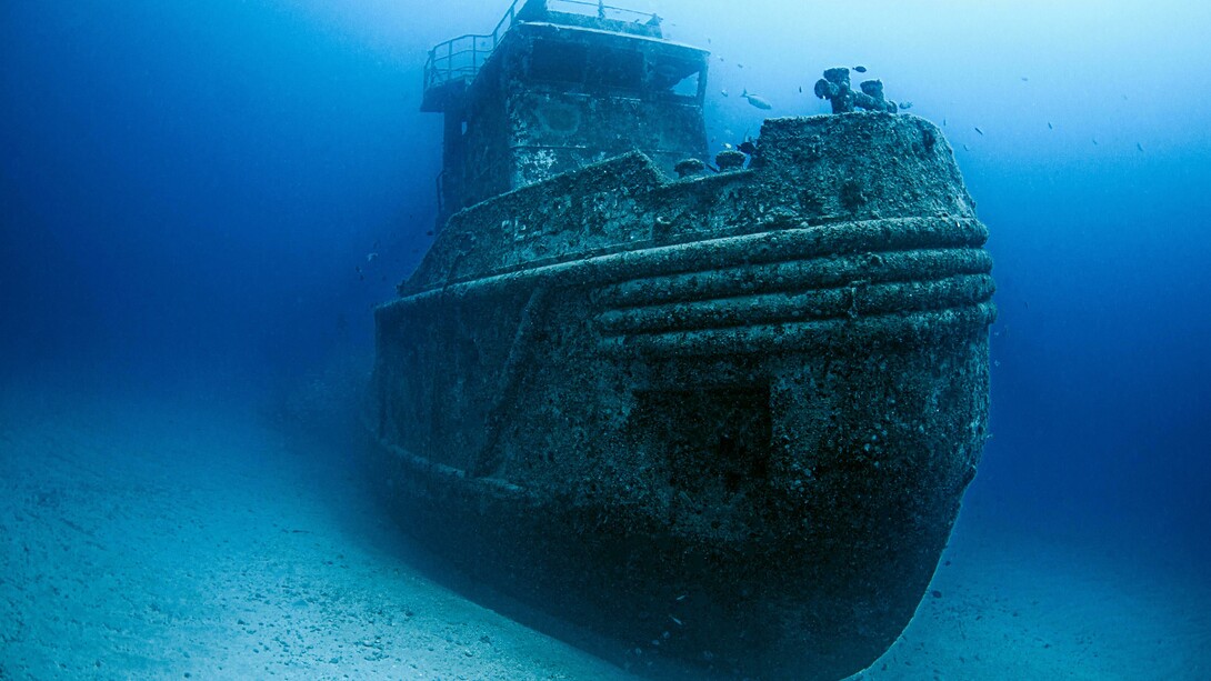 Navio naufragado. Ao longo dos séculos, o naufrágio alimentou lendas e investigações arqueológicas, com achados que incluem fragmentos do navio, canhões, cerâmica e armamento, atualmente exposto num museu. Mas o que realmente aconteceu ao São Nicolau? Que vestígios ainda permanecem no fundo do mar? Poderá ainda haver um tesouro perdido?
