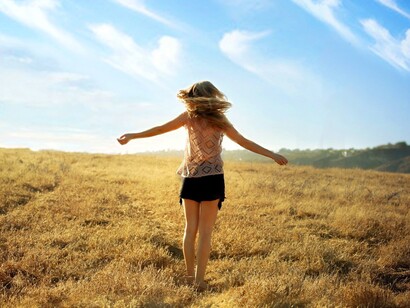 Pasear por los campos en verano