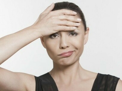 Una mujer que ha olvidado algo