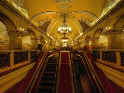 Escaleras en una estación del metro de Moscú