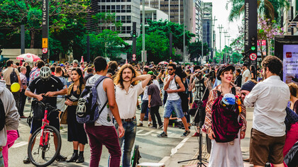 A cultura brasileira vai além das fronteiras, influenciando países vizinhos com sua música, língua, arte e culinária. Descubra como Paraguai, Uruguai e Argentina absorvem e celebram a riqueza cultural do Brasil