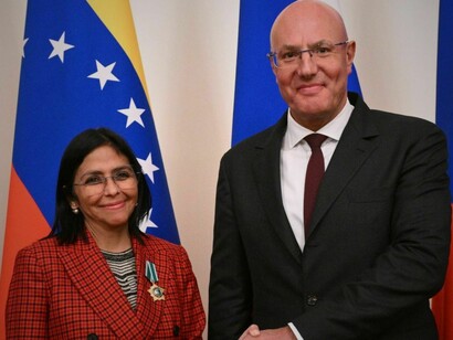 La reconstrucción democrática definitiva requiere equilibrar la justicia transicional, la estabilidad institucional y el restablecimiento del orden constitucional