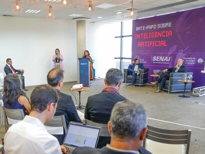 Palestra promovida pelo SENAI apresenta avanços da inteligência artificial em diferentes áreas em São Paulo, 2024. Especialistas otimistas acreditam em cuidados de saúde e nas muitas aplicações possíveis da IA no diagnóstico e tratamento de pacientes ou ajudando idosos a viver vidas mais plenas e saudáveis