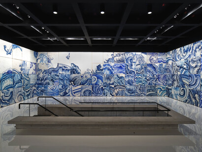 Interior da galeria nomeada Adriana Varejão