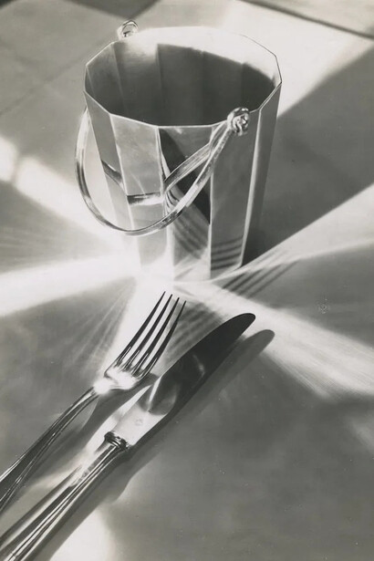 Maurice Tabard Français, Still life, 1930. Avec l’aimable autorisation de Les Douches la Galerie