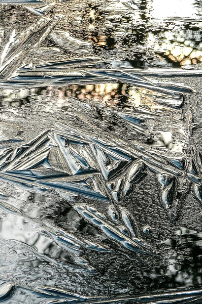 Cristal de glace. Le taux vibratoire formé par l’égrégore de la manifestation, nourri par la colère entre autres, est très bas