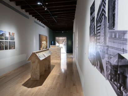 Atlas de arquitectura contemporánea en México, vista de exhibición. Cortesía del Museo Amparo 